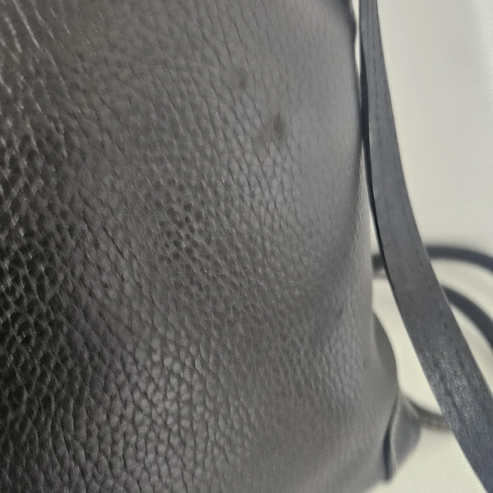 Like!New!Dooney and bourke Black Pebbled Leather Crossbody Bag - Picture 12 of 12